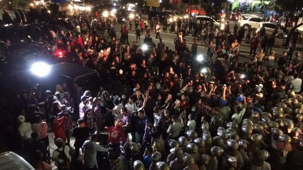 Massa pendukung Ahok