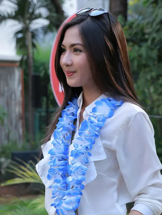 Jessica Mila mengakui lebih sering melakukan aktivitas di kamarnya ketimbang di luar kamar dan laptop jadi barang kesayangannya untuk di kamar dan dimana pun. (Galih W. Satria/Bintang.com)