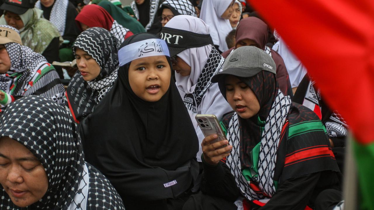 Massa bela Palestina gelar aksi di depan Kedubes Amerika Serikat