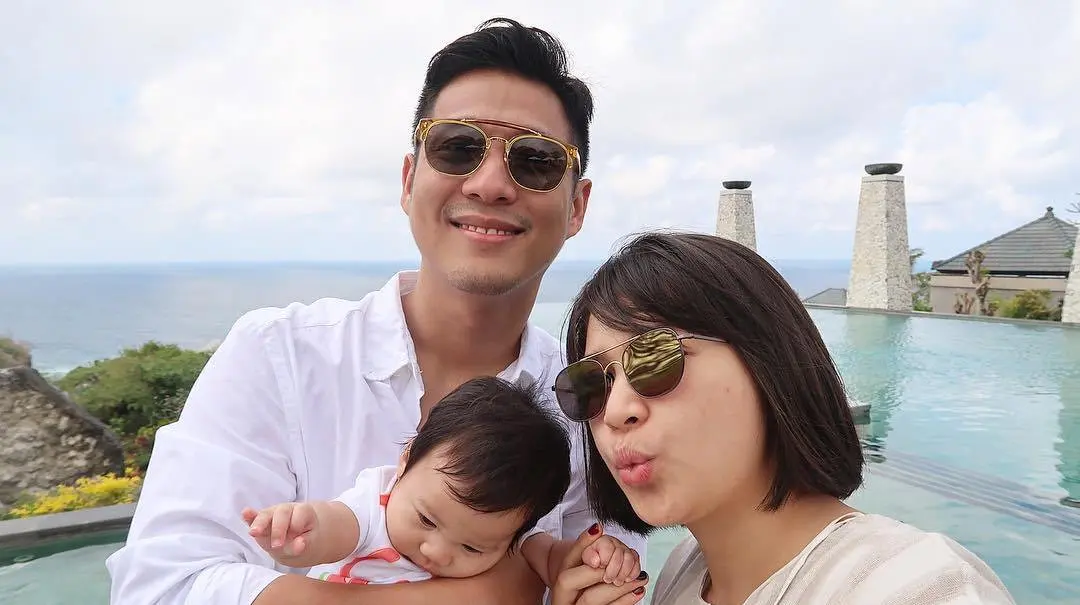 Putri Titian, Yunior Liem dan putra mereka Theodor Iori Liem. (Instagram)