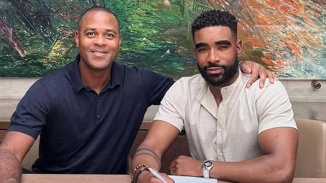 Jelang Pertandingan Australia melawan Indonesia, Denny Landzaat dan Alex Pastoor sedang Menuju Jakarta