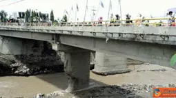 Citizen6, Yogyakarta: Kondisi Jembatan Pabelan setelah terkena lahar dingin, Jumat (1/4). Mengakibatkan Pilar penahan jembatan tergerus. (Pengirim: Eddie Sunaryo) 
