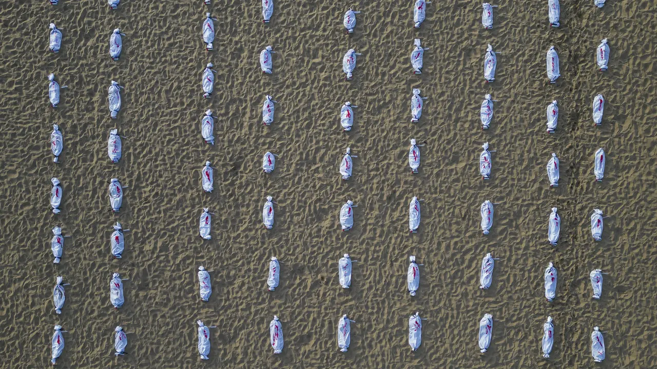 Penghormatan untuk anak-anak Gaza di pantai Brasil