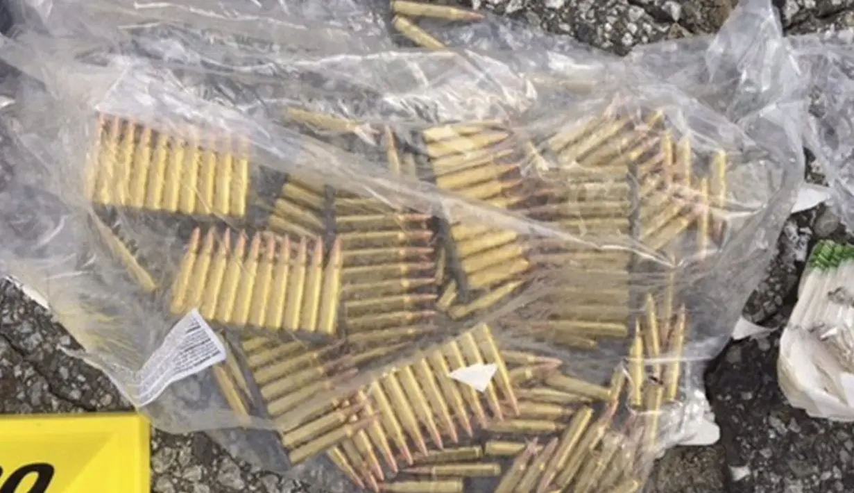 Ratusan peluru disita polisi dari serangan yang terjadi San Bernardino di beberapa waktu lalu, California, (3/12). Peristiwa itu Sedikitnya menewaskan 14 orang dan 17 lainnya terluka. (REUTERS)