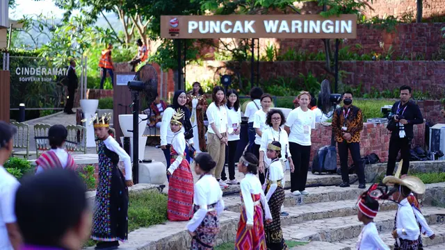 Pergelaran seni The Sailors di KTT ASEAN 2023.
