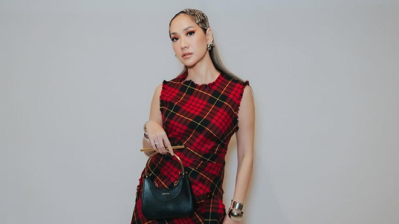 Potret Cantik Bunga Citra Lestari dalam Balutan Mini Dres, Unik Namun Tetap Anggun