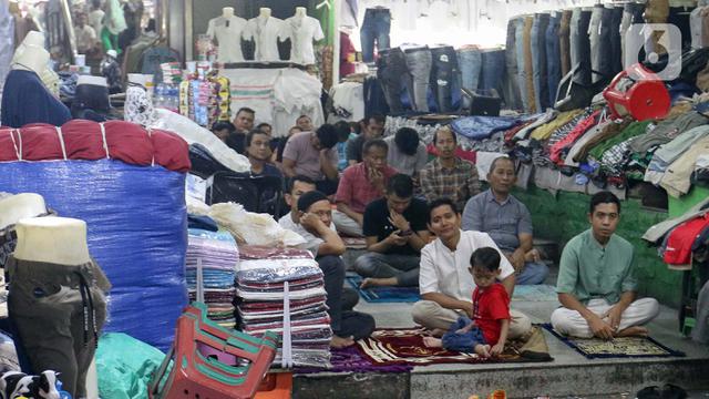 Salat Jumat Perdana Ramadan 1445 Hijriah di Pasar Tanah Abang