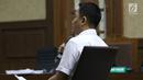 Terdakwa dugaan suap pengadaan satelit monitoring Bakamla, Fayakhun Andriadi saat menjalani sidang lanjutan di Pengadilan Tipikor, Jakarta, Rabu (7/11). Sidang mendengar nota pembelaan terdakwa. (Liputan6.com/Helmi Fithriansyah)