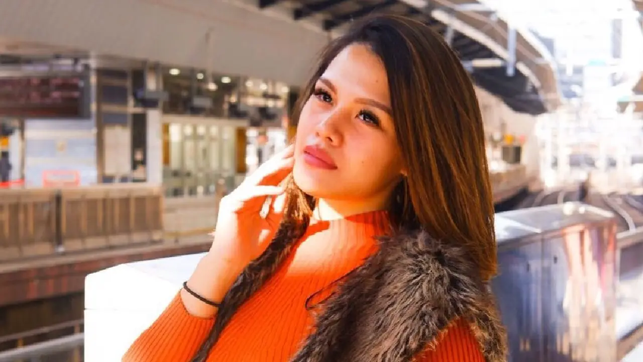 Bella Wang (https://www.instagram.com/p/B46WiZPj1QD/)
