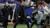 Liam Rosenior Diminta Benahi Masalah Kartu Merah Chelsea