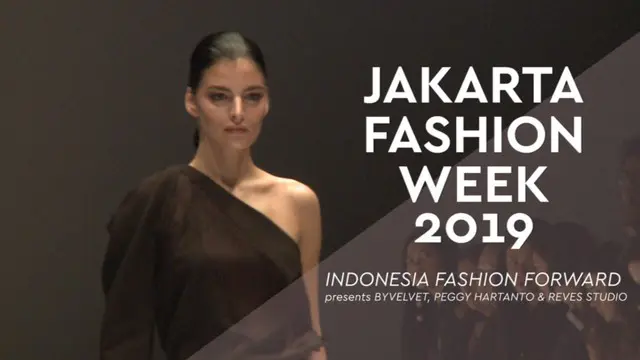 Jakarta Fashion Show 2019 diisi dengan peragaan busana kreasi Byvelvet, Peggy Hartanto, dan Reves Studio.