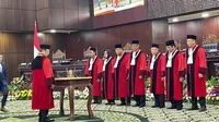 Pelantikan Suhartoyo menjadi Ketua MK, Senin (13/11/2023). (Foto: tangkapan layar Youtube Mahkamah Konstitusi RI)
