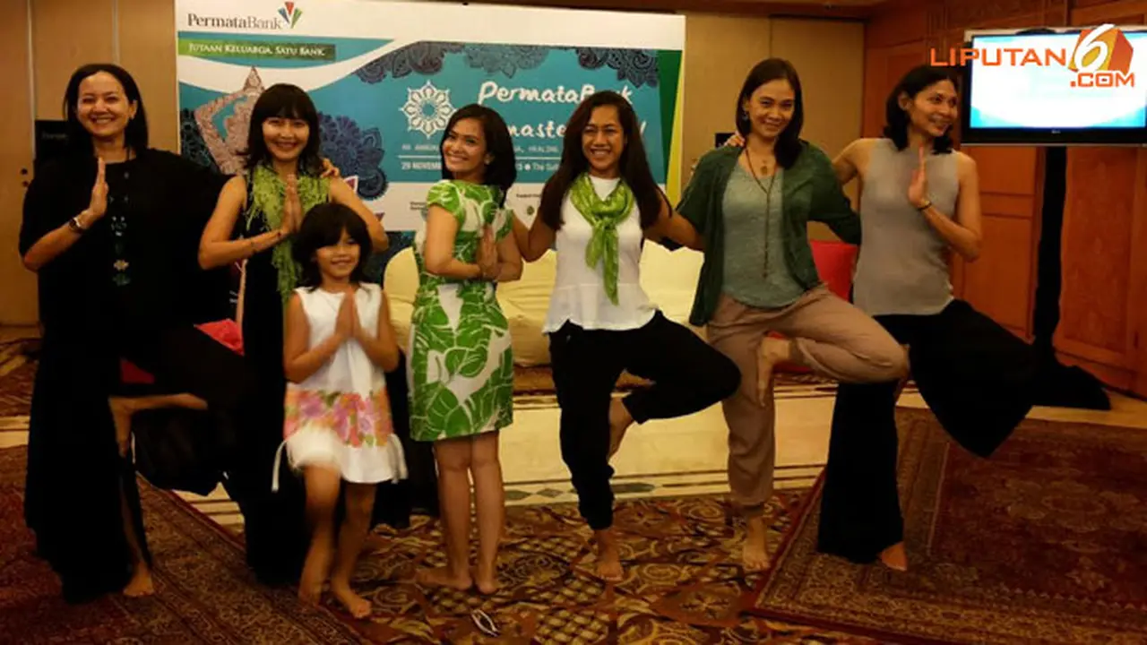 yoga-artis-131129b.jpg