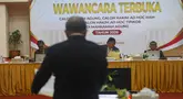Ketua Komisi Yusial (KY) Abdul Chair Ramadhan (tengah), Wakil Ketua KY Desmihardi (kanan), Anggota KY Andi Muhammad Asrun tengah (kiri) menguji calon hakim agung saat tes wawancara terbuka di Gedung Komisi Yudisial , Jakarta, Selasa (4/8/2026). (KLY/ Arie Basuki)