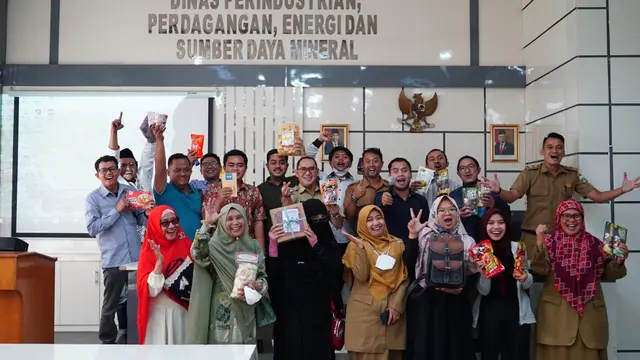 Para peserta kegiatan Business Matching antara Disperindag ESDM Garut, IKM Garut dan pelaku importir negeri Malaysia, selepas kegiatan.