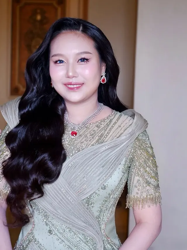 6 Potret Sisca Kohl di Sangjit Jessica Jane, Memukau dengan Soft Douyin Makeup