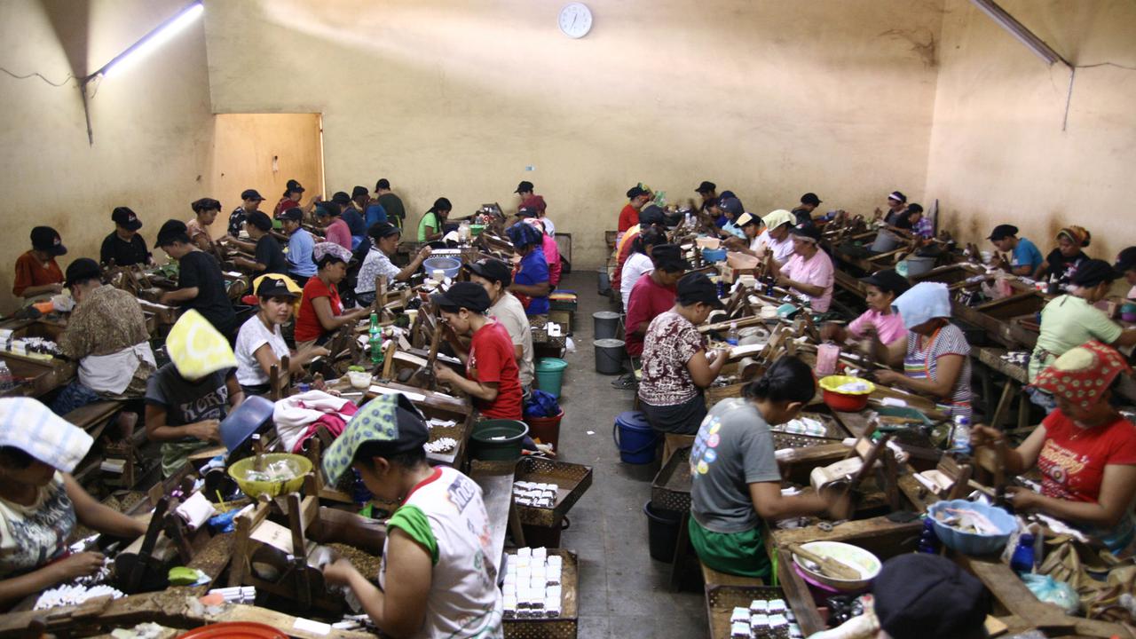 20160119-Buruh-Tembakau-AFP