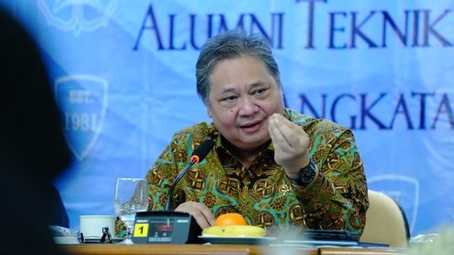 Menko Bidang Perekonomian RI Airlangga Hartarto saat melakukan dialog dengan mahasiswa dan alumni Departemen Teknik Mesin UGM di Yogyakarta. (Foto: ekon.go.id)
