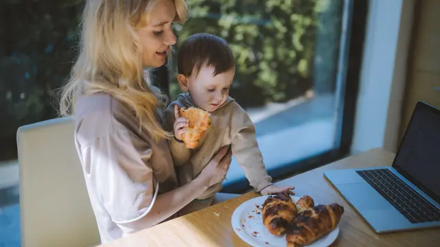 ilustrasi anak makan saat sahur/pexels