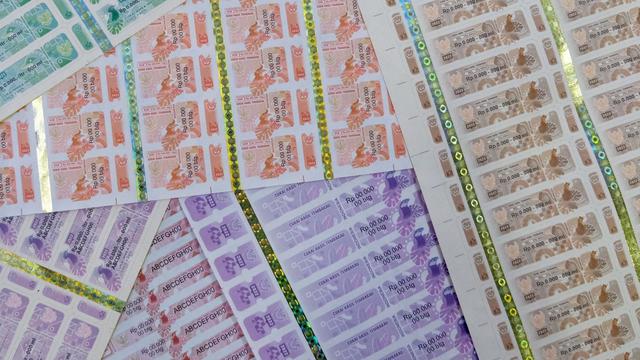 Peruri melakukan pencetakan pita cukai RI