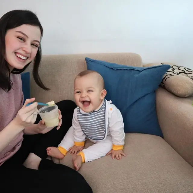 Kebobolan Hamil Anak Kedua, Ini 7 Potret Kimberly Ryder dan Suami Momong Anak