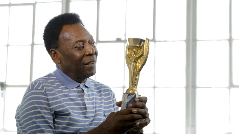 Pele menyebut Neymar sebagai kandidat terbaik Brasil untuk memenangkan Ballon d'Or. (Reuters/Lucas Jackson)