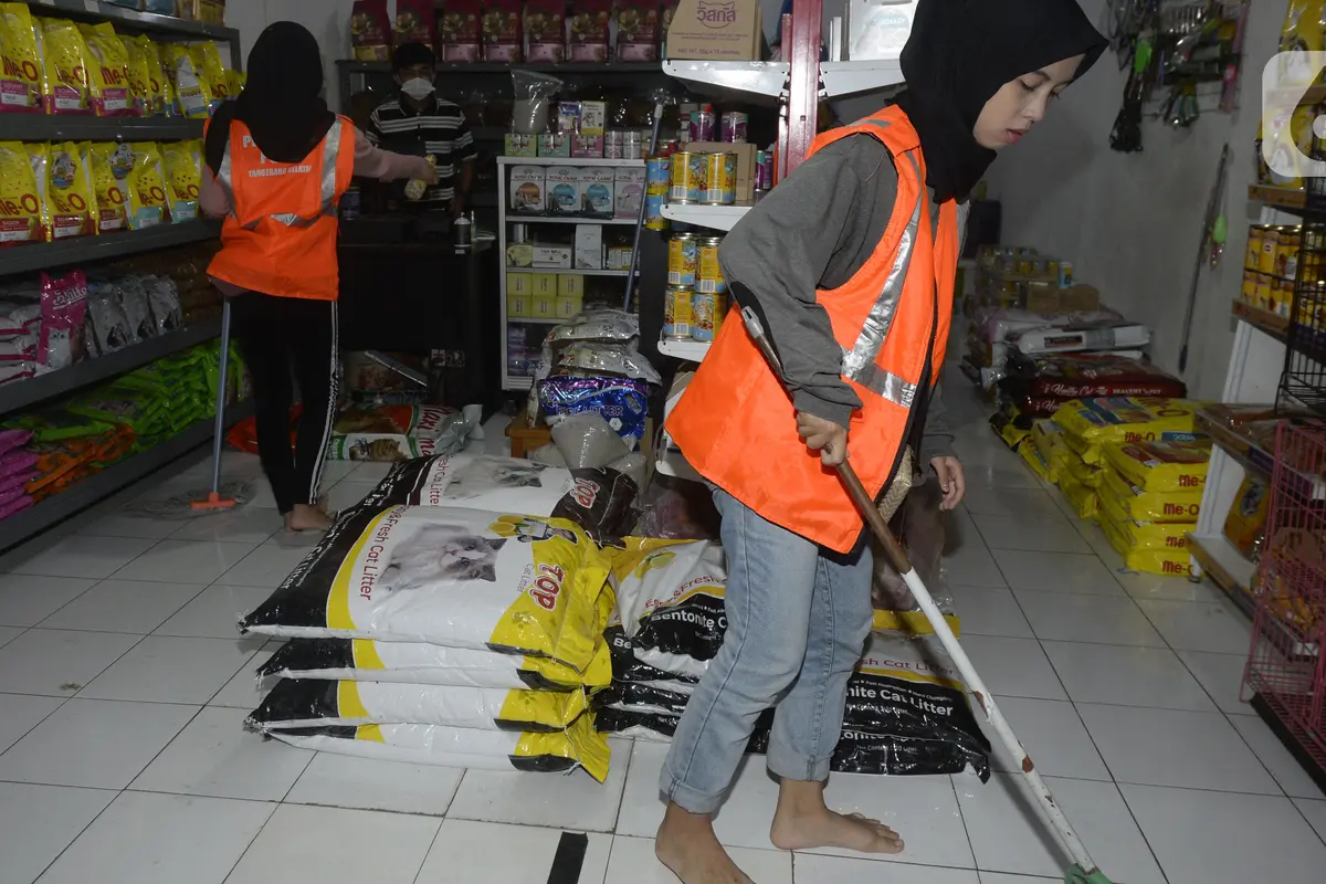 FOTO: Sanksi Sosial Pelanggar Operasi Yustisi di Tangerang Selatan