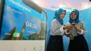 Model mencoba aplikasi Muslimnesia saat peluncuran di Jakarta, Jumat (3/5/2019). Muslimnesia menjadi aplikasi pendukung gaya hidup Islami sehari-hari guna memenuhi kebutuhan muslim muda Indonesia untuk mempelajari dan menerapkan kaidah Islam. (Liputan6.com/Fery Pradolo)