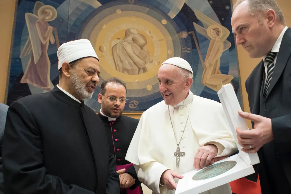 Imam Besar Al-Azhar Bertemu Paus Fransiskus di Vatikan