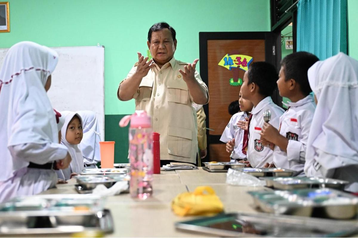 Prabowo tinjau Makan Bergizi Gratis di Bogor