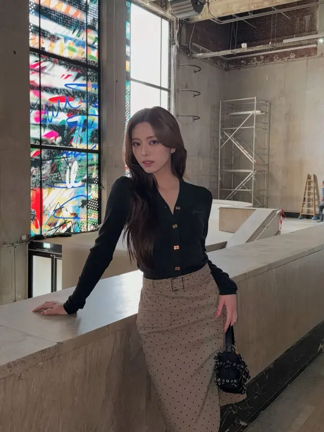 Inspirasi Outfit Hangout Kasual Yuna ITZY (Instagram/@igotyuandme)