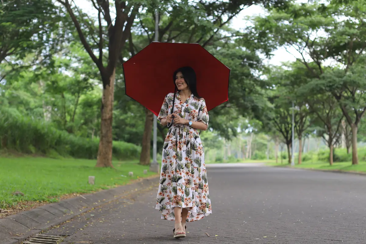 wanita november tampak berkelas