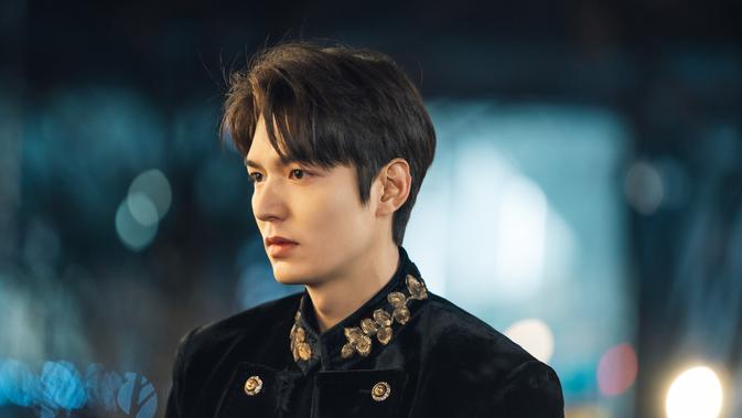 Lee Min Ho dalam The King Eternal Monarch (Netflix)