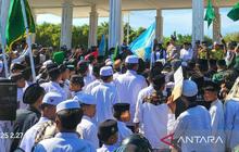 Ratusan Personel Kawal Ketat Demo Boikot Trans7 Alumni Pesantren di Situbondo, Ini Alasannya!