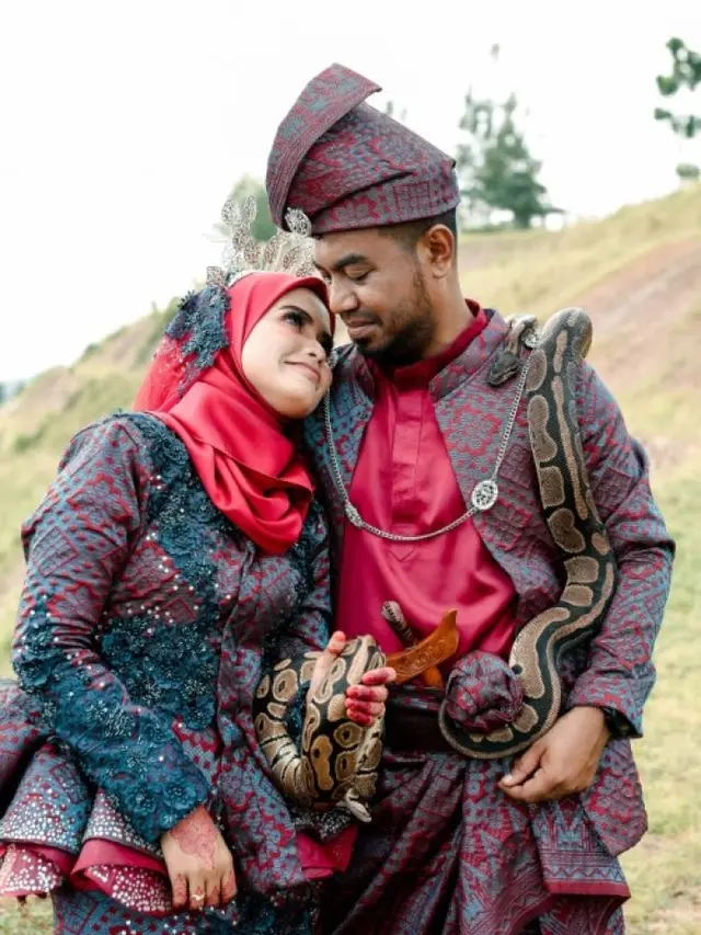 6 Prewedding Ekstrem Tema Ular Ini Bikin Merinding, Enggak Habis Pikir