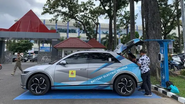 PLN memiliki pasokan energi listrik yang sangat cukup dan andal sehingga akan sangat aman untuk menerima peningkatan permintaan daya listrik dari membludaknya mobil listrik dan motor listrik di masa depan. (Foto: PLN)