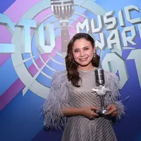 Rossa ungkap rumus selalu bahagia (Adrian Putra/Fimela.com)