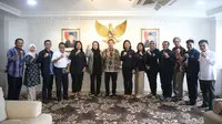 Menpora Imam Nahrawi didampingi Plt Deputi Peningkatan Prestasi Olahraga Chandra Bhakti, menerima PB Persatuan Bowling Indonesia (PBI), di Ruang Kerja Lantai 10 Graha Pemuda, Senayan, Jakarta Pusat, Rabu (8/5) siang.