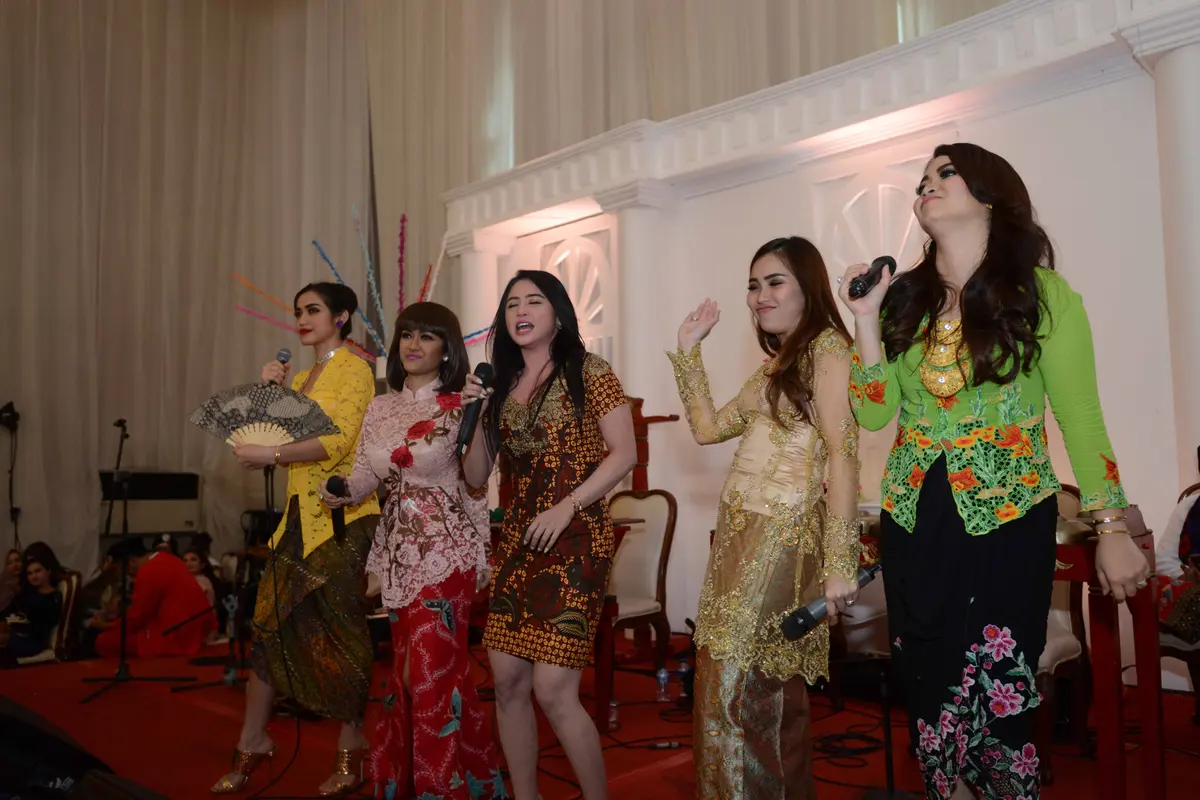 Julia Perez dan Dewi Perssik