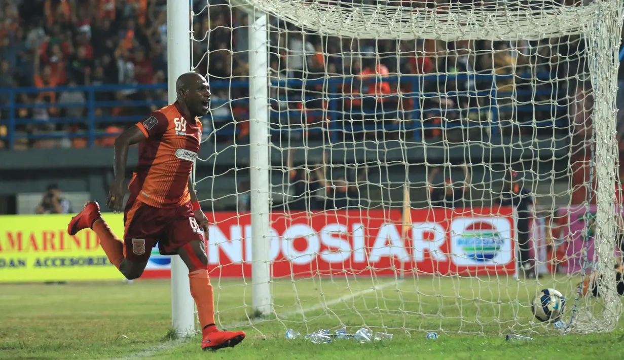 Persib Harus Bisa Mematikan Pergerakan Boaz di leg kedua perempat final Piala Presiden 2015 (Bola.com/M. Ridwan)