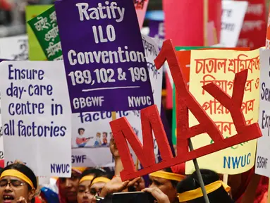 Para aktivis dan pekerja ikut serta dalam demonstrasi Hari Buruh Internasional 2025 di Dhaka, Bangladesh pada Kamis 1 Mei 2025. (Syed Mahamudur RAHMAN/AFP)