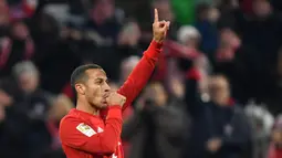 1. Thiago Alcantara (Bayern Munchen) - Gelandang berusia 29 tahun ini menampilkan permainan yang menawan saat Bayern Munchen berhadapan PSG di final Liga Champions. Berdasarkan statistik penampilannya di Liga Champions 2019/2020, Thiago mendapatkan nilai 7.76. (AFP/Christof Stache)