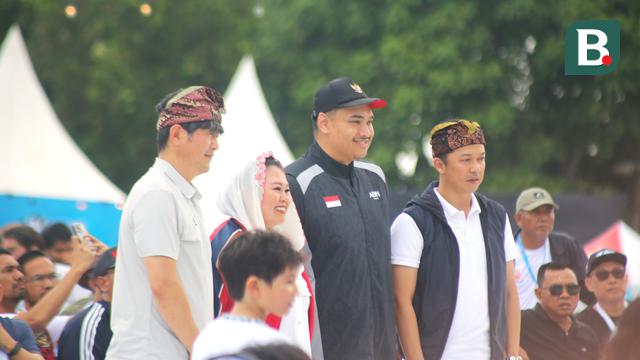 Menpora Dito Airotedjo (Tengah)