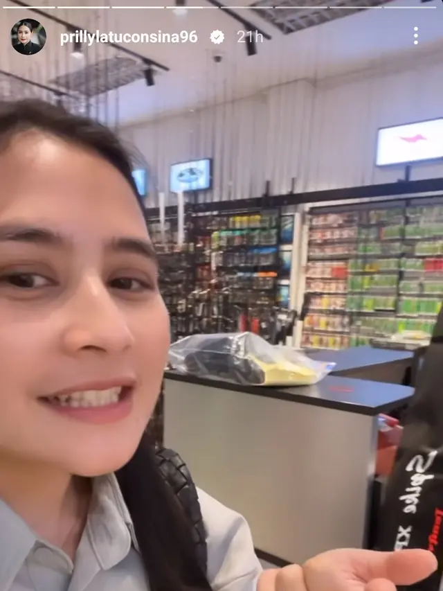 Prilly Latuconsina belanja alat pancing di Singapura. [Foto: Instagram Stories/prillylatuconsina96]