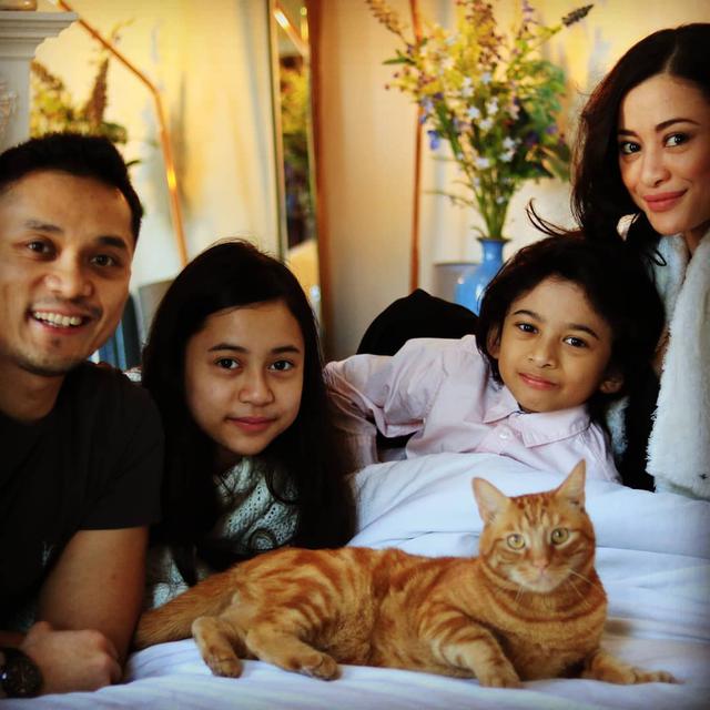 7 Potret Angie Virgin dan Suami yang Polisi Inggris,  Dapat Label Pahlawan dari Parlemen