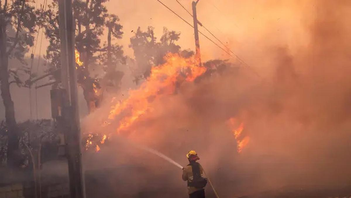 Kebakaran Los Angeles Masih Tak Terkendali, Perubahan Iklim Diklaim Jadi Penyebab?