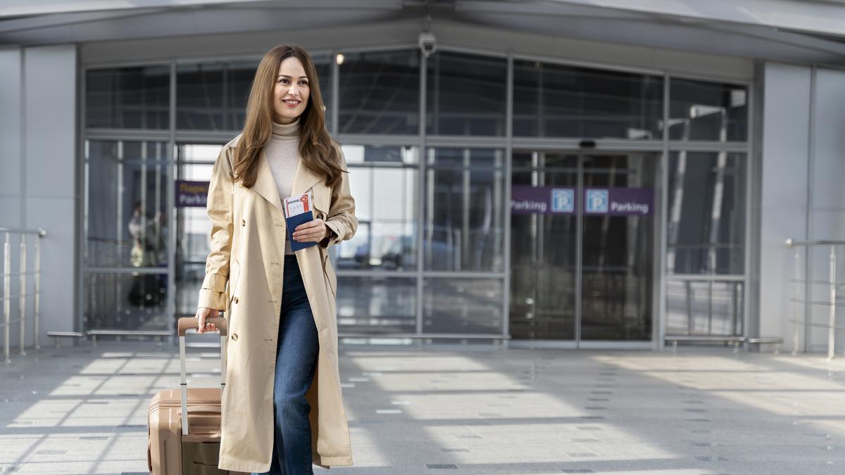 6 Inspirasi Airport Outfit Stylish dan Nyaman, Jangan Salah Pilih Bahan