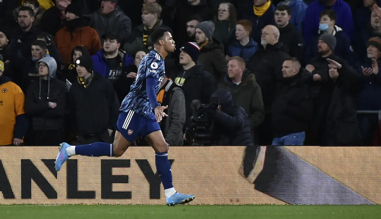 Barulah pada menit ke-25, The Gunners berhasil menggetarkan jala gawang tuan rumah untuk yang pertama kalinya. Memanfaatkan kemelut di dalam kotak penalti Wolves, Gabriel Magalhaes berhasil menyambar bola menjadi gol pembuka. (AP/Rui Vieira)