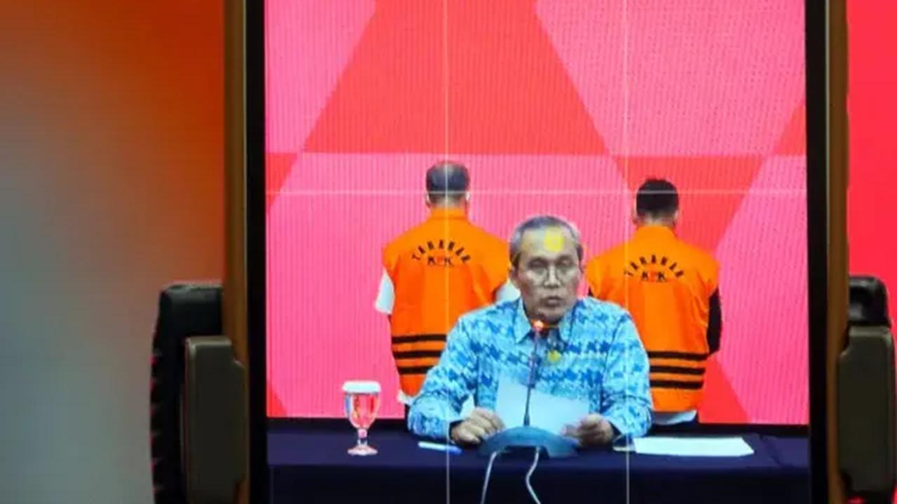 "Rp20-an miliar, sekitar itu. Saya enggak tahu sistemnya seperti apa ya, yang jelas itu kan dari hasil audit BPK, sistem itu enggak berjalan, sudah itu saja," kata Alex.