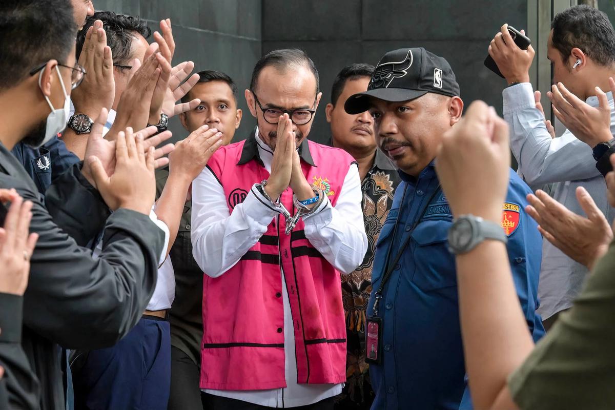FOTO: Eks Dirut PT Pertamina Patra Niaga Divonis 9 Tahun Penjara dalam Kasus Korupsi Minyak Mentah PT Pertamina